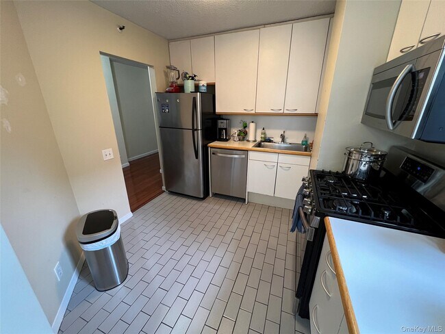Building Photo - 10 Cottage Pl