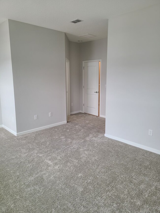 Building Photo - Luxury 3-bedroom, 2.5 bathroom townhome wi...