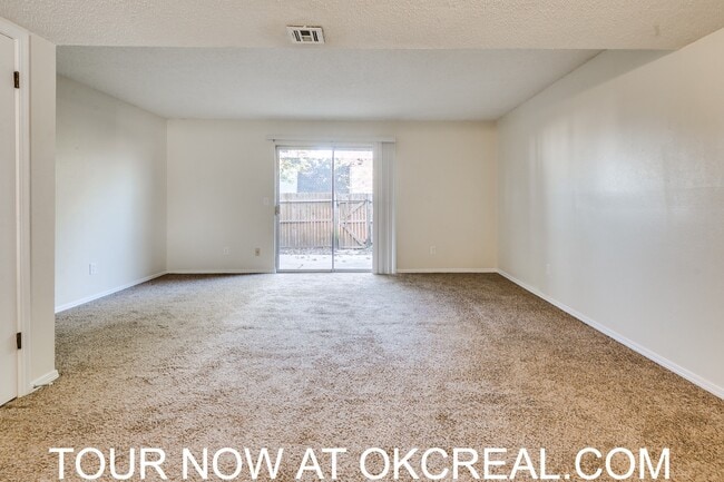 Building Photo - 1223 Lakecrest Dr