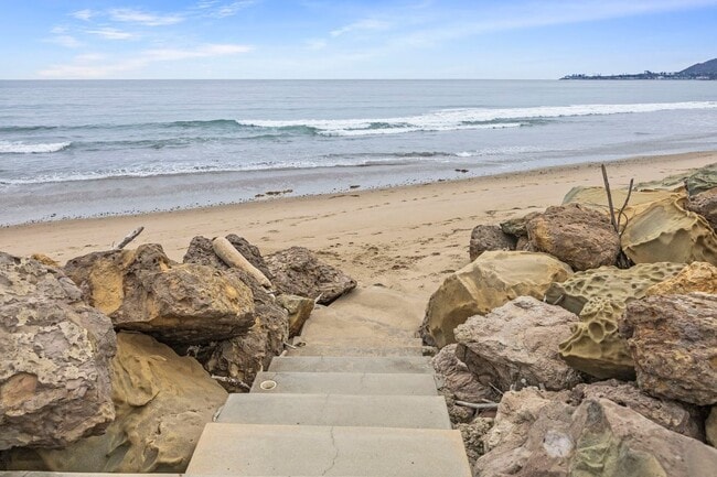 Building Photo - 3086 Solimar Beach Dr