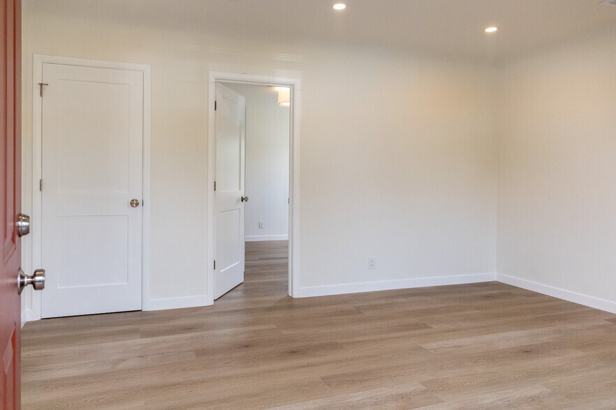 Building Photo - 1000 Tilton Ave