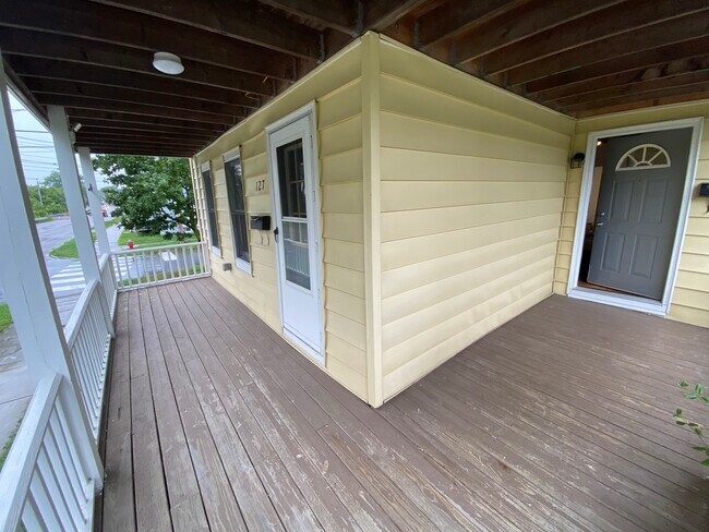 Building Photo - 125 Manhattan Dr