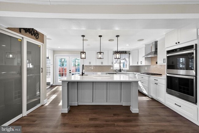 Building Photo - 335 Connecticut Ave