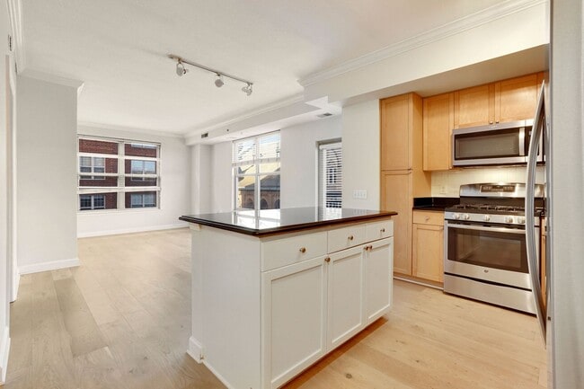 Building Photo - Professionally Managed and Updated// 2 Bedroom 2 bathroom Condo// Logan Circle! // Garage Parking...