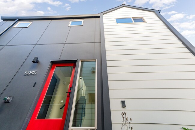 Building Photo - Opportunity to rent a new construction hom...