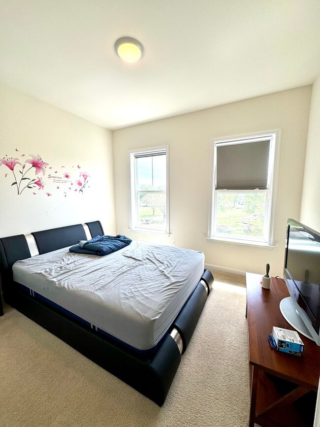 Building Photo - Townhouse for Rent in Preston Lake