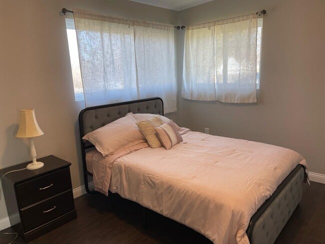 Building Photo - 1550 Frebis Ave