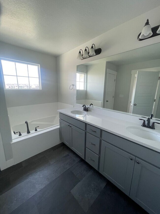 Building Photo - Amazing townhome for rent in Lehi!