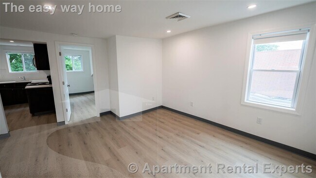 Building Photo - 301-303 Boston Ave Unit #3