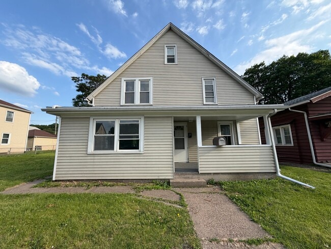 Building Photo - 512 16th Ave