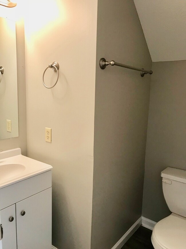 Building Photo - 4 Bedroom 2.5 Bathroom Two Story Brick Front Home in Pike Township!