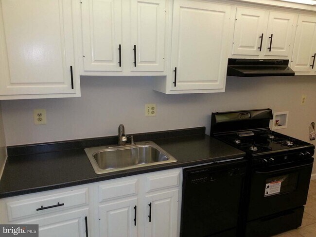 Building Photo - 326 Garner Ave