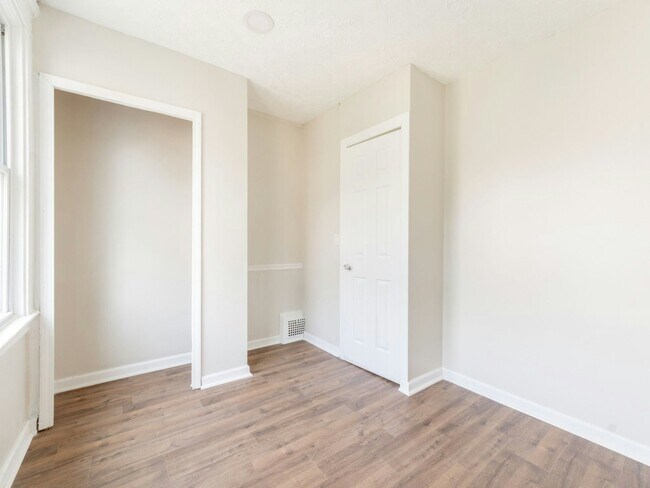 Building Photo - 6709 Lawn Ave