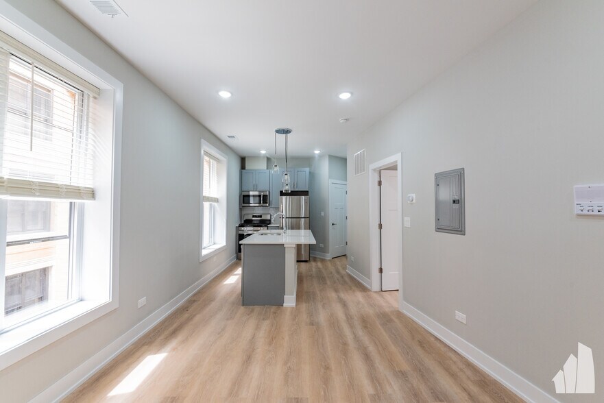 Building Photo - 437 W Belden Ave