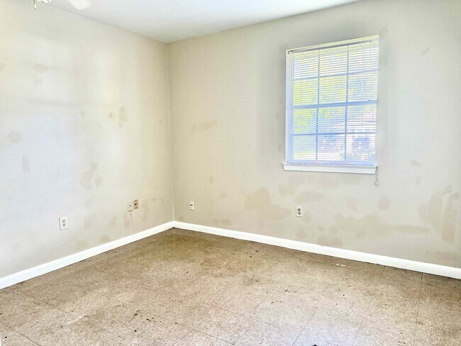 Building Photo - 11766 Willow Oak Ave