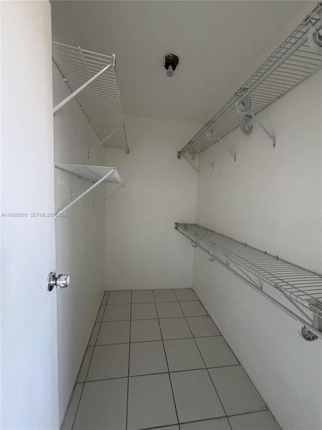 Building Photo - 8425 Harding Ave