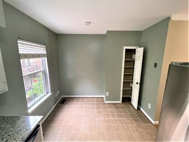 Building Photo - Updated, all brick 3 level townhouse pet friendly townhouse for rent!