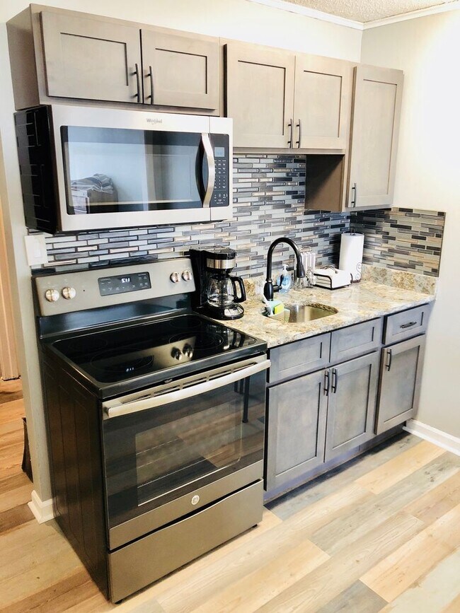 Building Photo - Fantastic location! FURNISHED 1bed/1bath available for March 2026 move in!