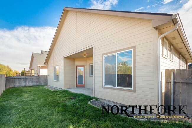 Building Photo - Low Maintenance Craftsman Home in Nampa