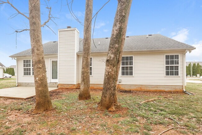 Building Photo - 2013 St Andrews Dr