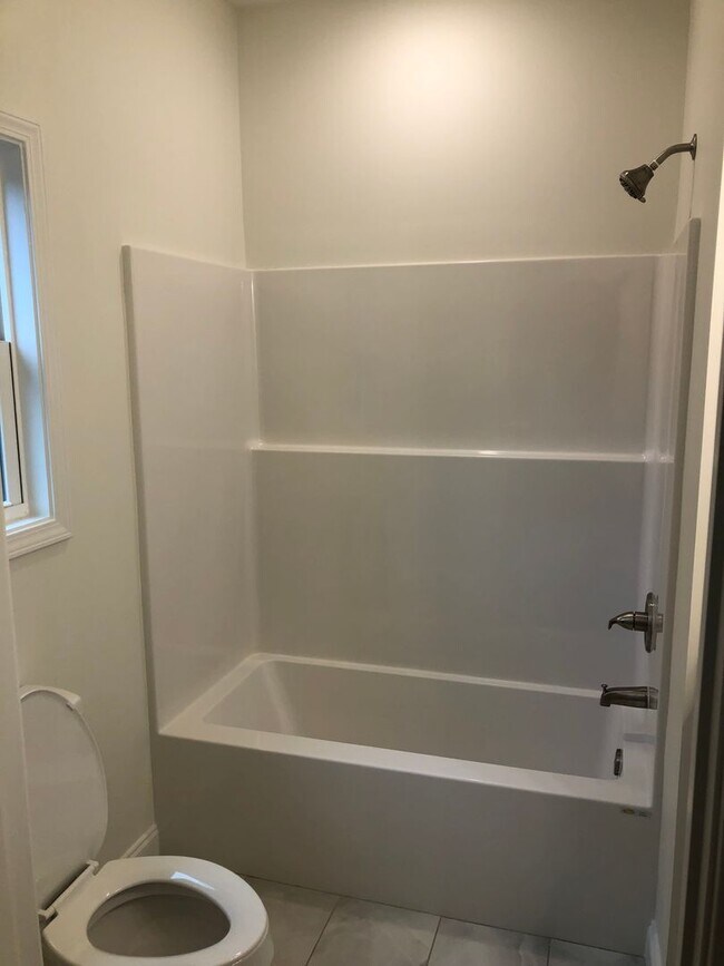 Building Photo - r38