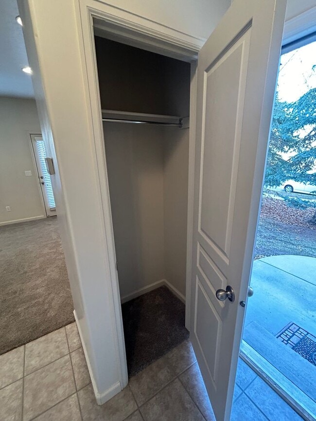 Building Photo - 2 Master Suites, 2.5 Bath Condo in West Jordan