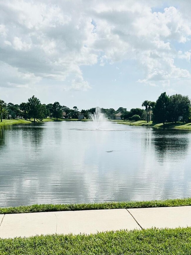 Building Photo - 205 SW Maclay Way