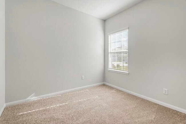 Building Photo - 8208 Burnt Orchid Dr