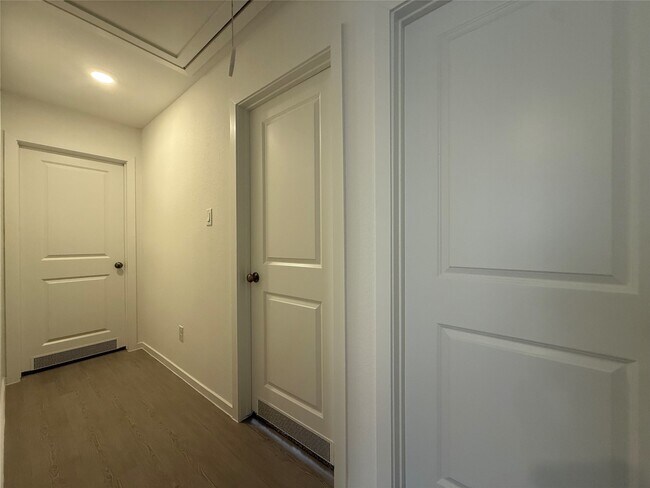 Building Photo - 12915 Shells Ln