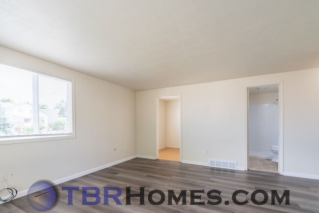 Building Photo - 9530 Pierce St