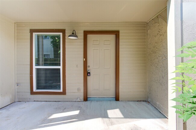 Building Photo - 3929 Tanglewilde St