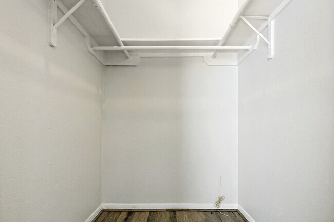 Building Photo - 2626 Holly Hall St
