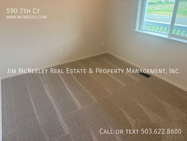 Building Photo - 590 7th Ct