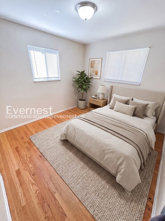 Building Photo - Charming 3-Bedroom Home with Central A/C and Carport Parking / 3 beds 1 bath / Available now!