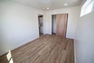 Building Photo - 308 S Ute Ave