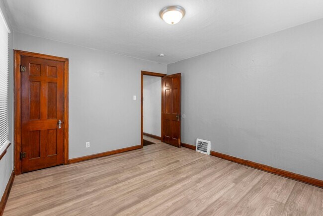 Building Photo - Charming Updated 2 Bed, 1 Bath Ranch – A H...