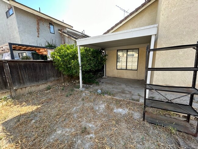Building Photo - 1523 Heirloom Ave