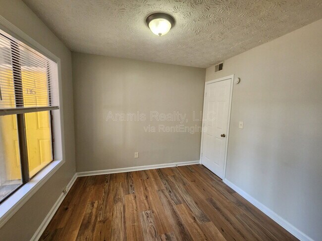 Building Photo - 116 Spring Ct