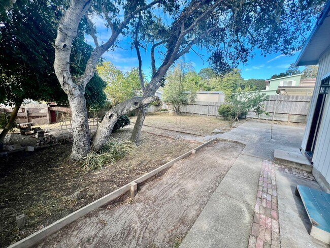Building Photo - Single Family Home in Pacific Grove Neighb...