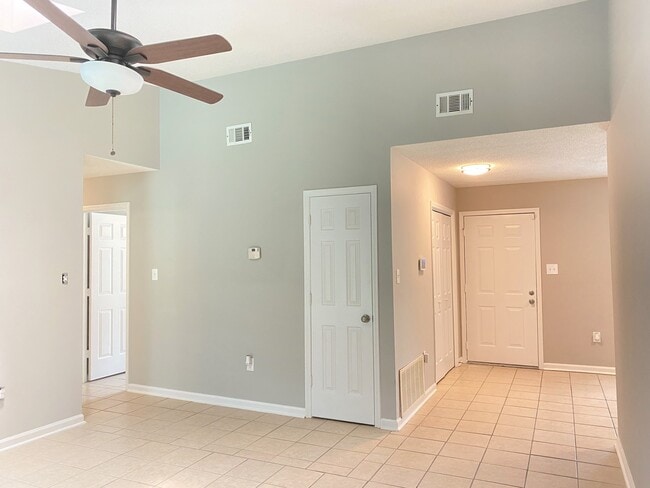 Building Photo - 25 Davidson Ave