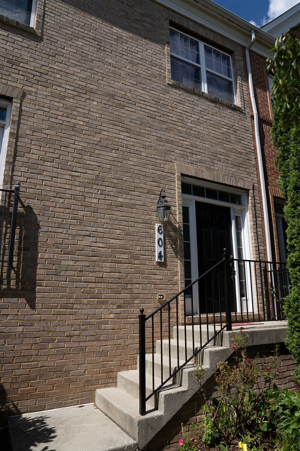 Outdoor entrance - 604 Kingfisher Ave