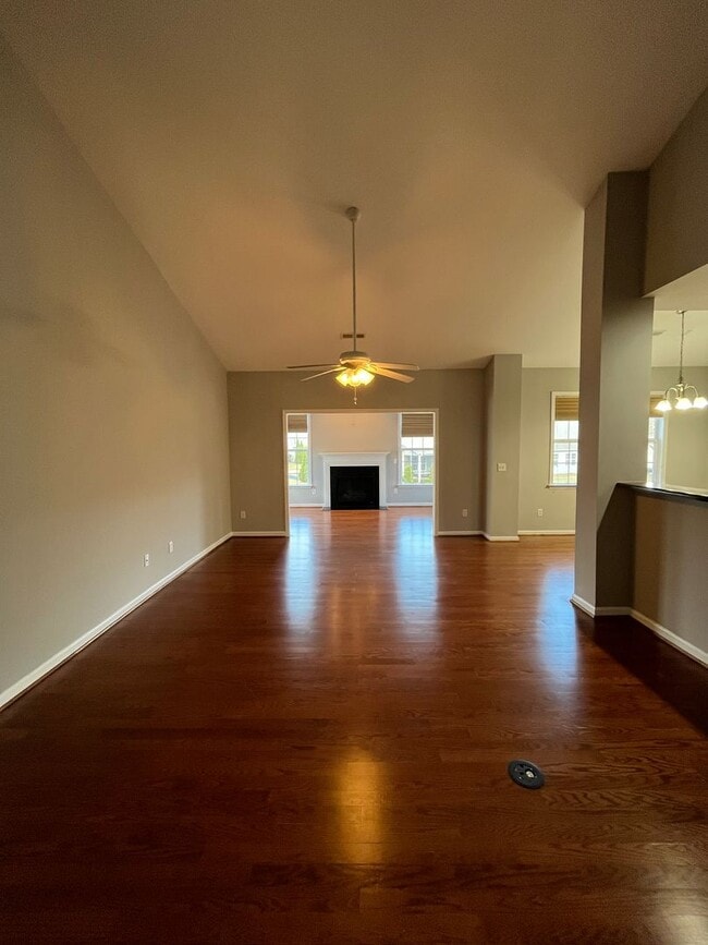 Building Photo - 128 Wild Thorn Ln