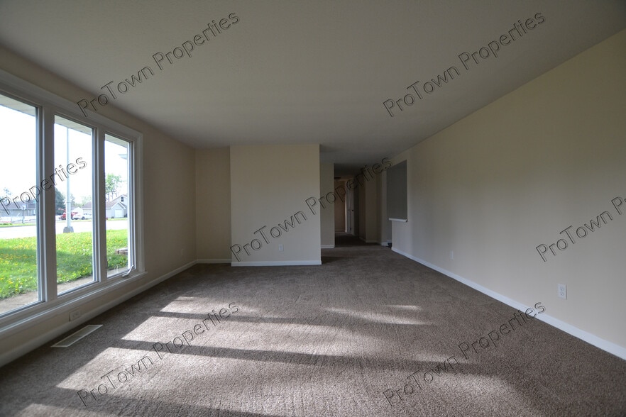 Building Photo - 2417 Essington Rd