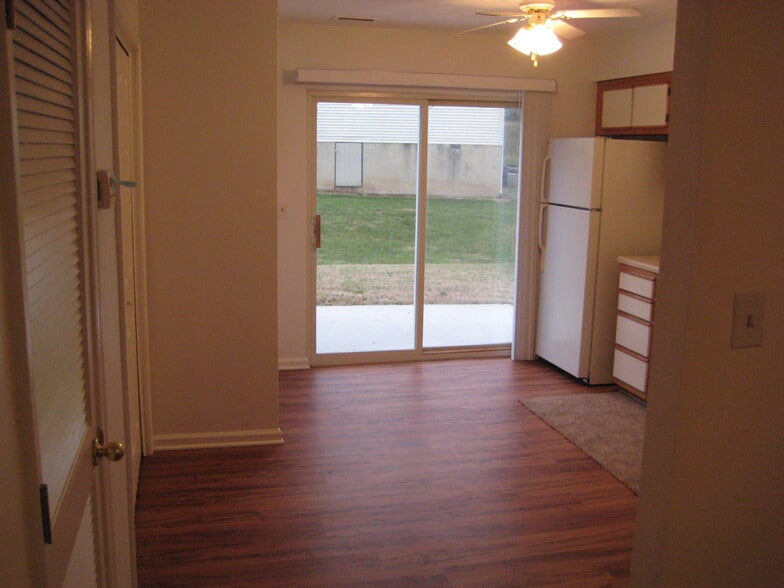 Building Photo - 1822 Bennington St SE