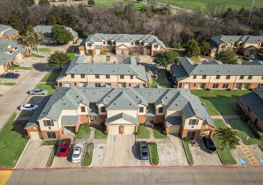 Primary Photo - Viva Townhomes