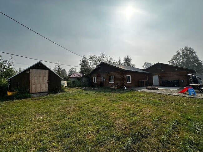 Building Photo - 3 Bed/2 Bath/2 Car Garage/Dogs Allowed