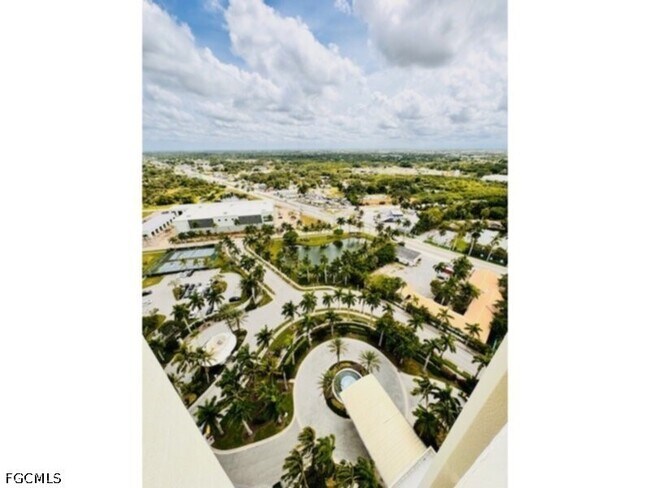 Building Photo - 3000 Oasis Grand Blvd