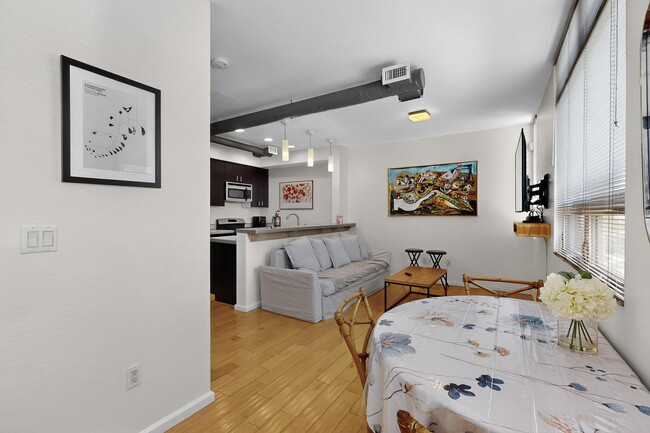 Building Photo - 343 Platinum St SW