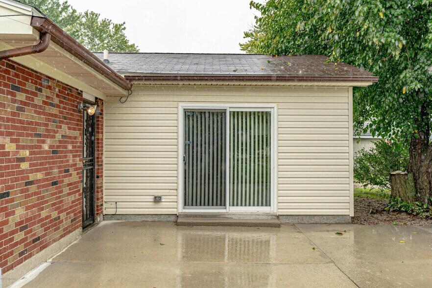 Building Photo - 9602 Shoshone way