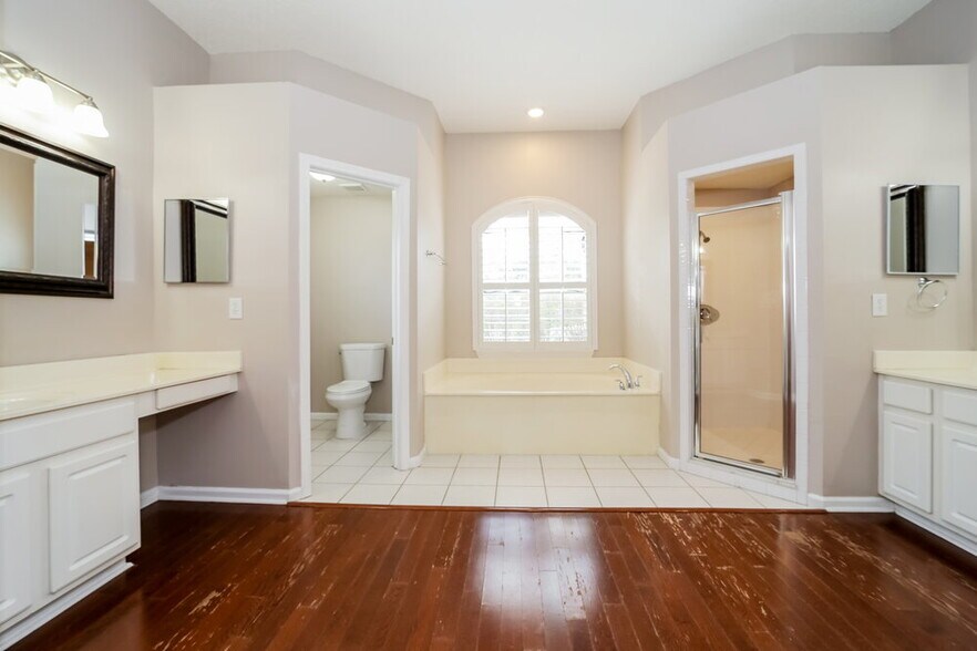 Building Photo - 12589 Hidden Gardens Dr